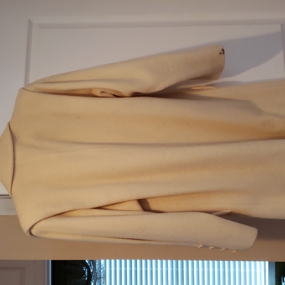 Long white coat - Picture 3 of 5